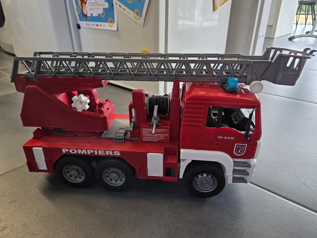 Bruder brandweerwagen, Ophalen, Zo goed als nieuw