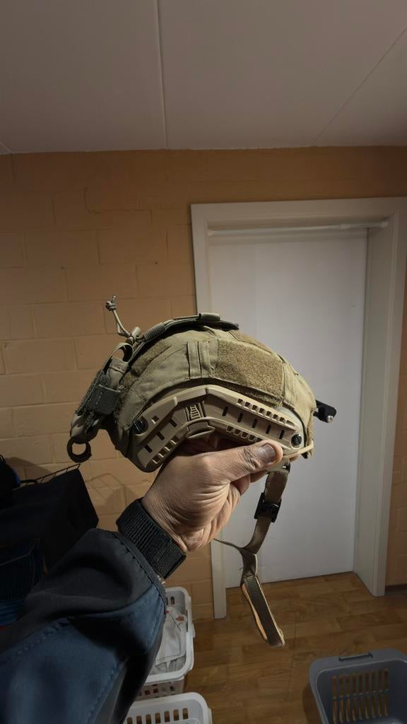 tactische helm airsoft tan+ houder voor GoPro, Ophalen, Gebruikt, Overige soorten, Met verf