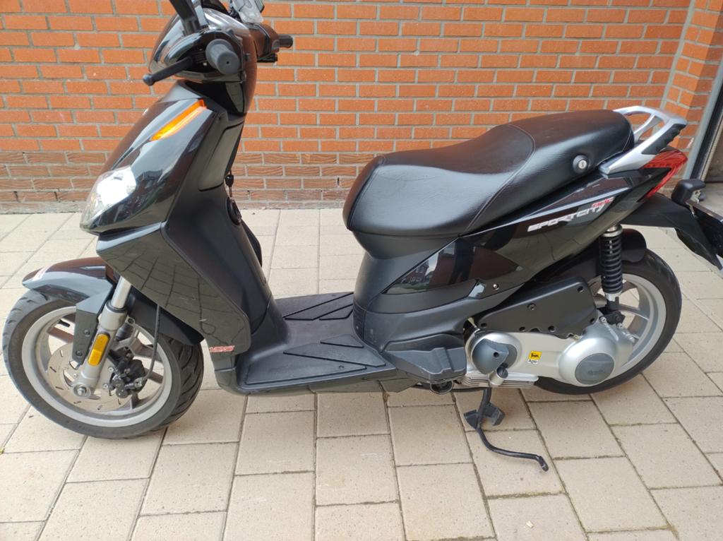 Aprilia sportcityone 125 rijbewijs b, Vélos & Vélomoteurs, Scooters | Peugeot, Enlèvement