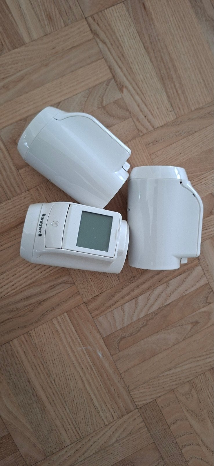 lot des trois vannes thermostatiques Honeywell HR92RT, Bricolage & Construction, Enlèvement ou Envoi