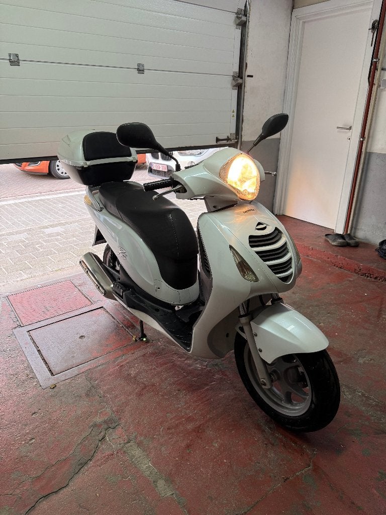 scooter honda 125, Motoren, Scooter, 4 cilinders, Motorrijbewijs A, Gebruikt