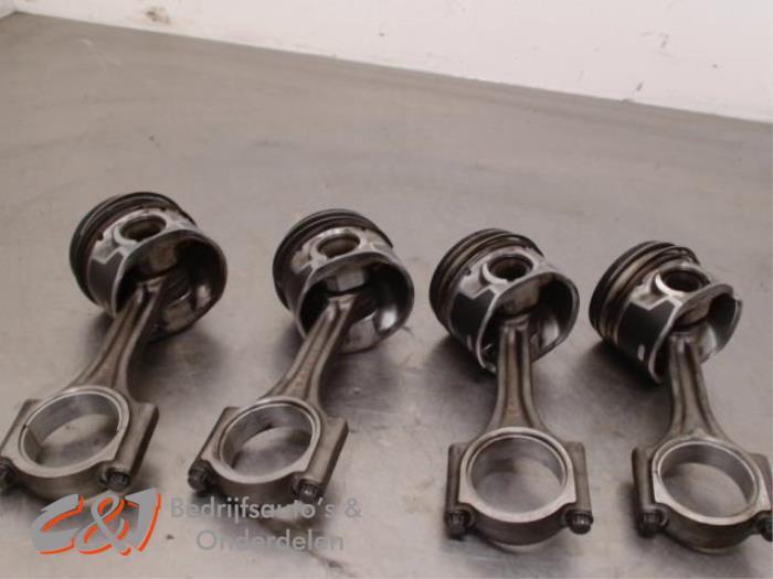 Piston d'un Peugeot Partner, -, 3 mois de garantie, Utilisé, -