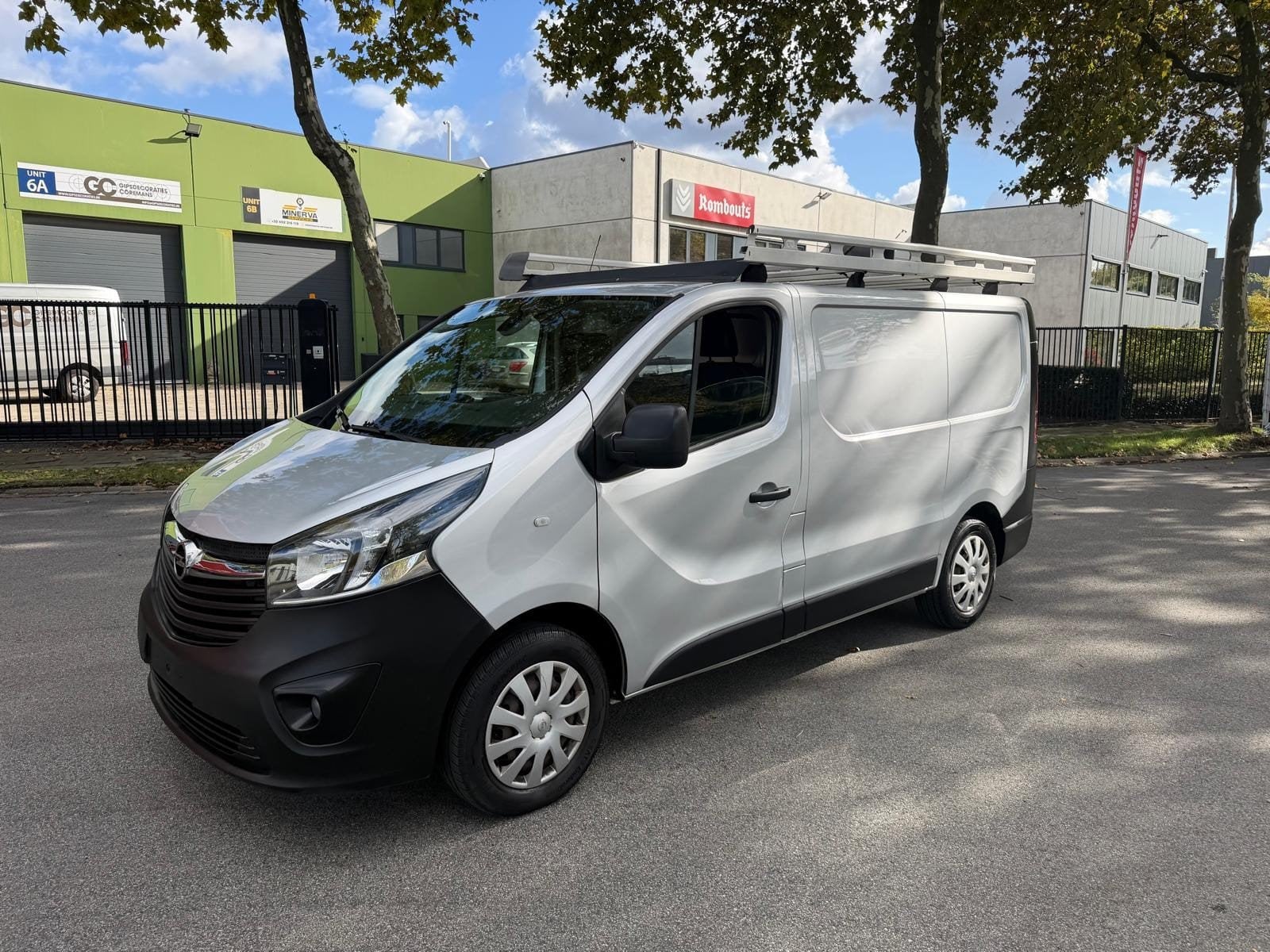 OPEL VIVARO 1.6TDCI 2019 155000 KM CLIMATISATION NAVI INSPEC, Argent ou Gris, Achat, Euro 6, 3 places