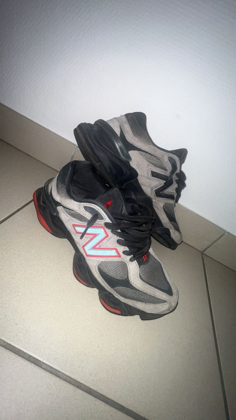 New Balance 9060 Beige/Gris — Comme neuf, Chaussures de marche, Enlèvement ou Envoi, Autres couleurs, Comme neuf
