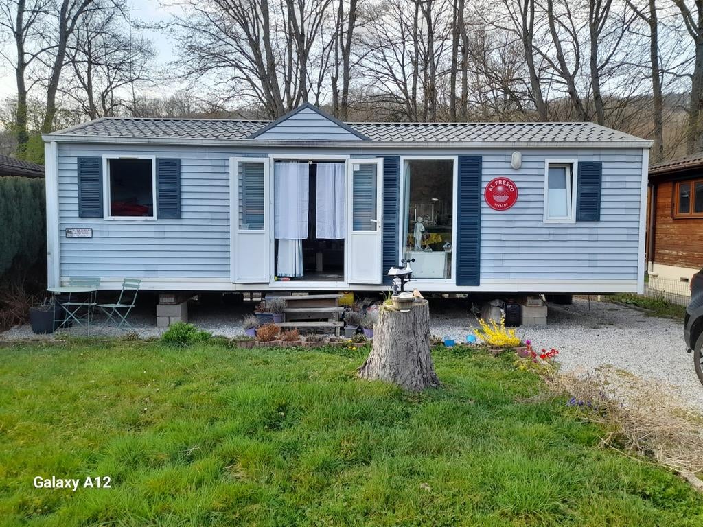 Caravane résidentielle 3ch de 3M80 x 9M20 située à Vierv e