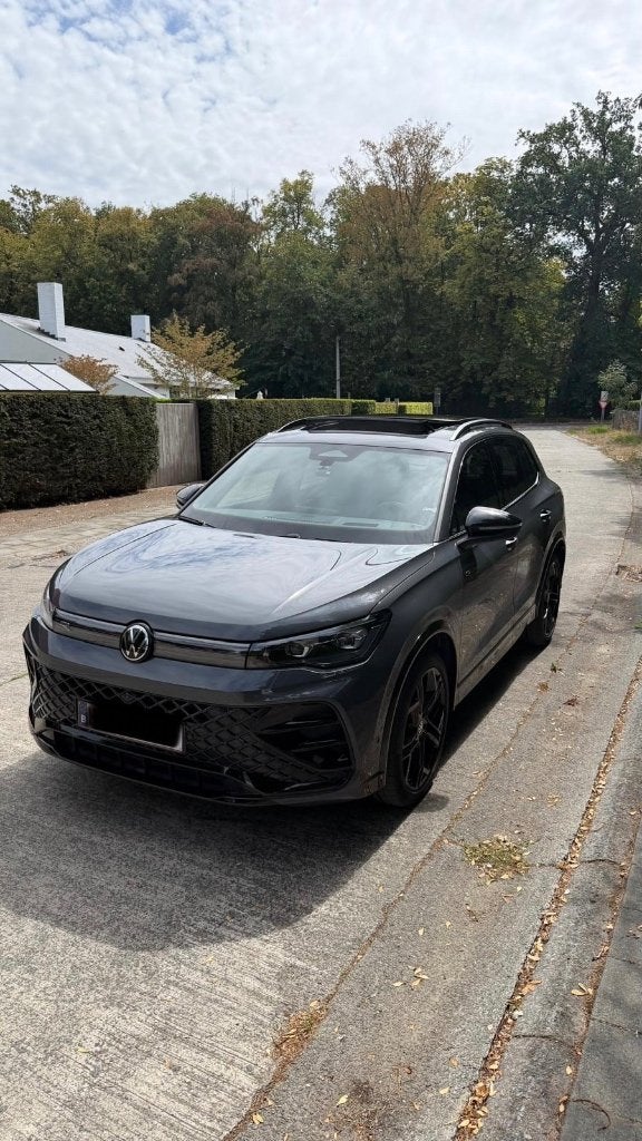 Volkswagen Tiguan 1.5 TSI R-Line Business Premium OPF DSG, Auto's, Volkswagen, 4 cilinders, Leder, Parkeerassistent, 5 zetels