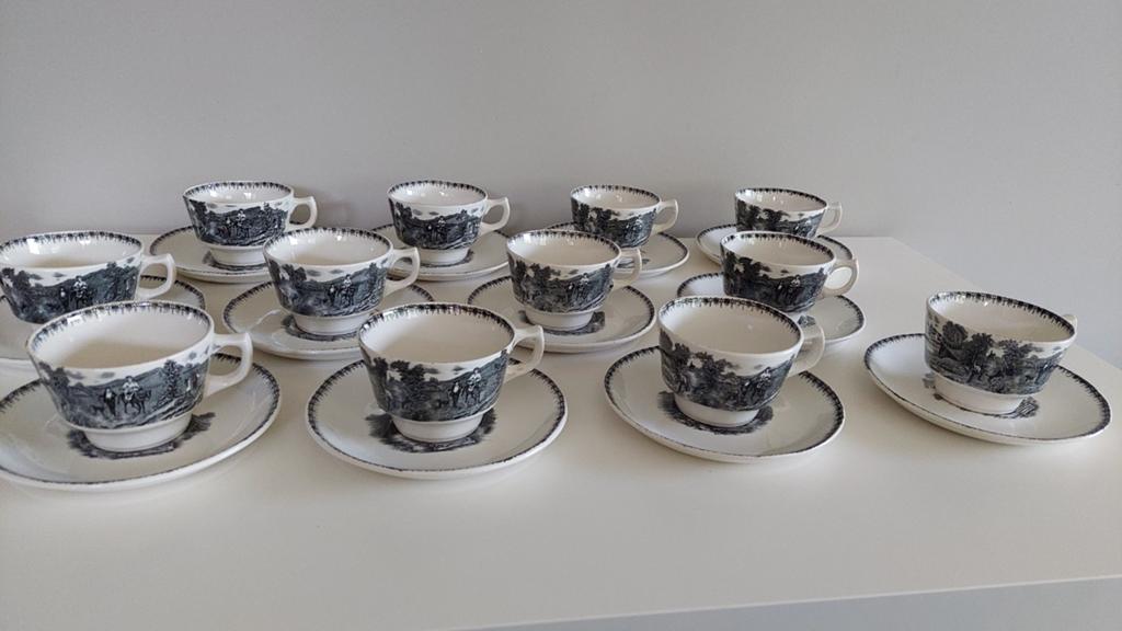 12 kopjes en 12 schoteltjes - Boch Freres - serie Landschap, Ophalen of Verzenden