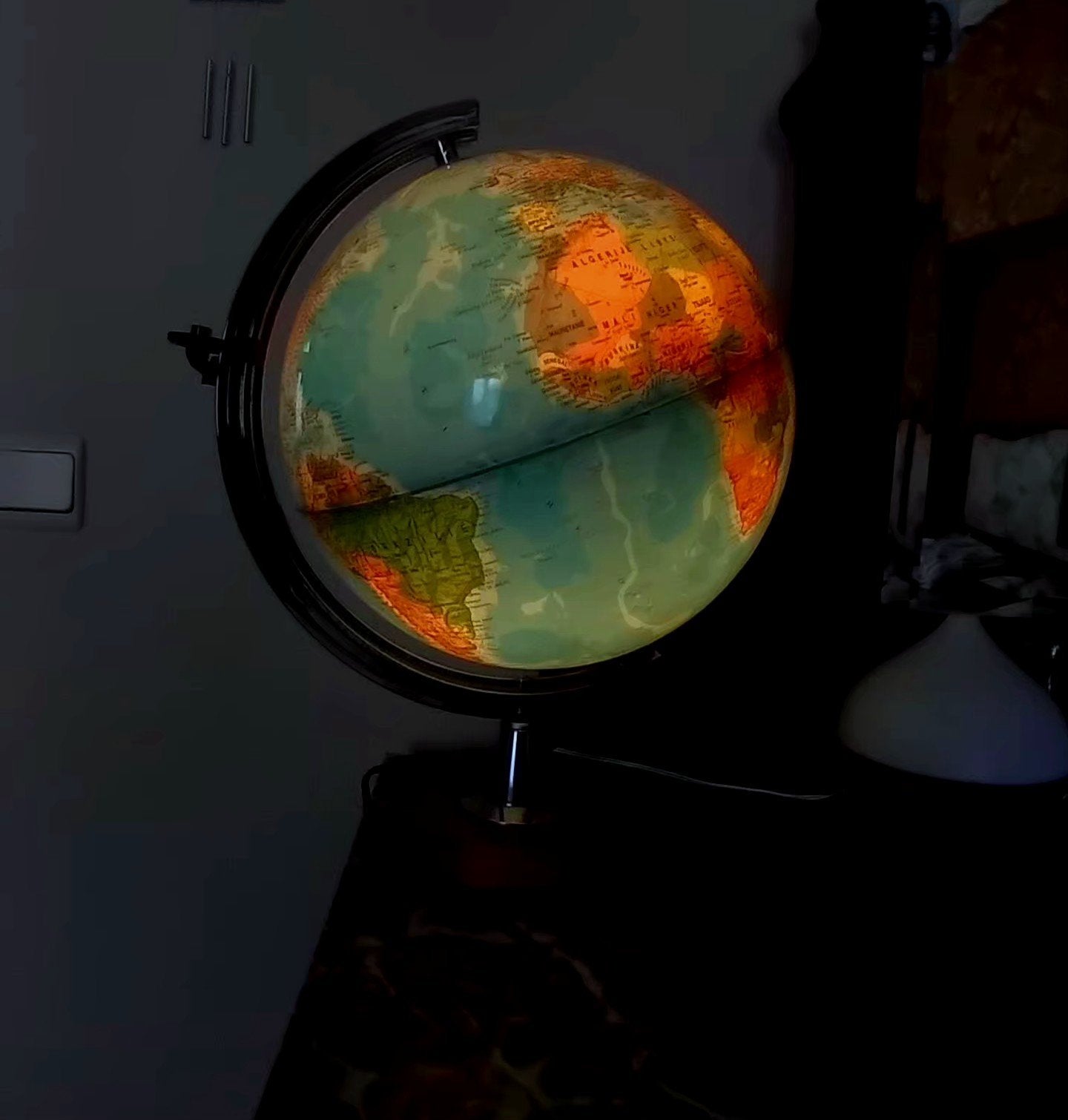 Globe terrestre lumineux sur pied, Enlèvement, Lumineux