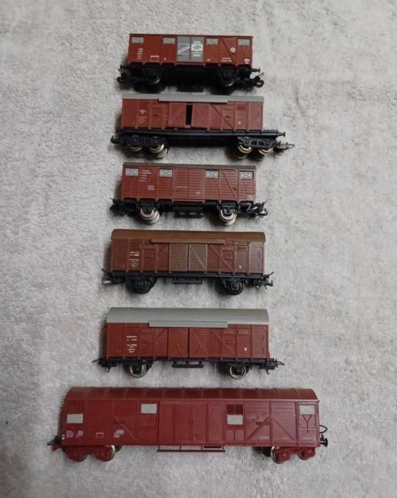 Gesloten goederenwagens voor HO-treinen, Hobby en Vrije tijd, Ophalen of Verzenden, Zo goed als nieuw