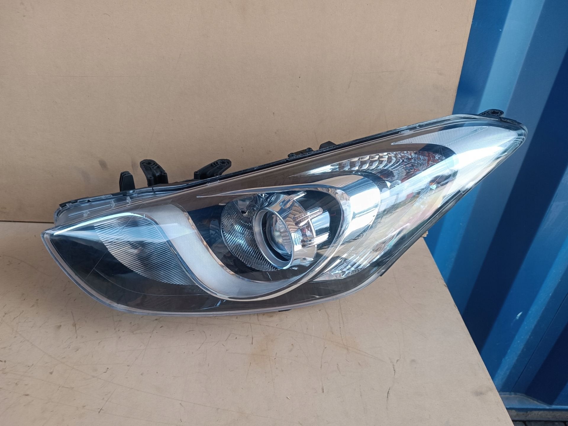Phare gauche Hyundai i30 II 92101A6060, Heolleung-ro 12
06797  Seoul, Info@hyundai.com, Utilisé, Hyundai