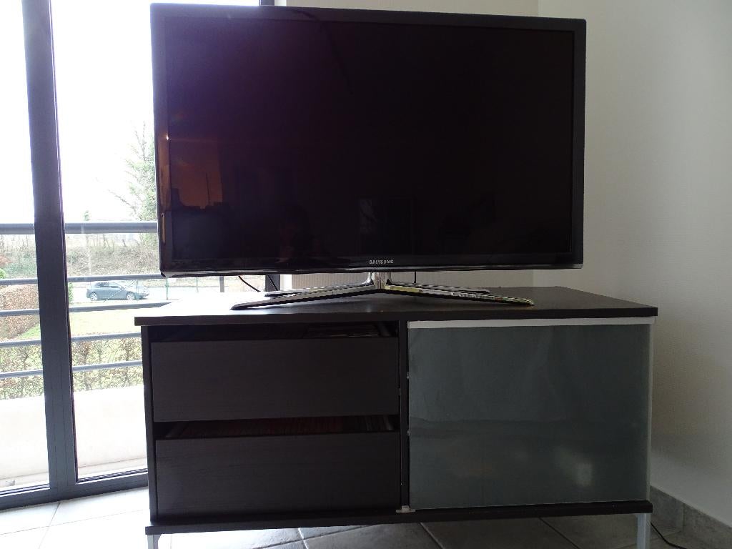 Perfect werkende TV SAMSUNG op voet met ev.  TV kast, Audio, Tv en Foto, Televisies, Zo goed als nieuw, Samsung, Ophalen