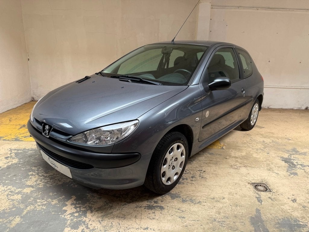 Peugeot 206 1.1i !! 45 000 KM !!, Auto's, Peugeot, Voorwielaandrijving, Stof, 4 cilinders, Zilver of Grijs