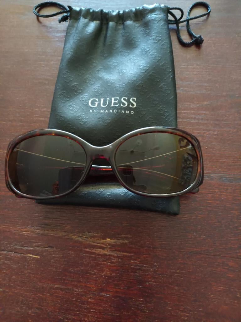 Lunettes de soleil « GUESS » très tendance, Enlèvement ou Envoi, Lunettes de soleil