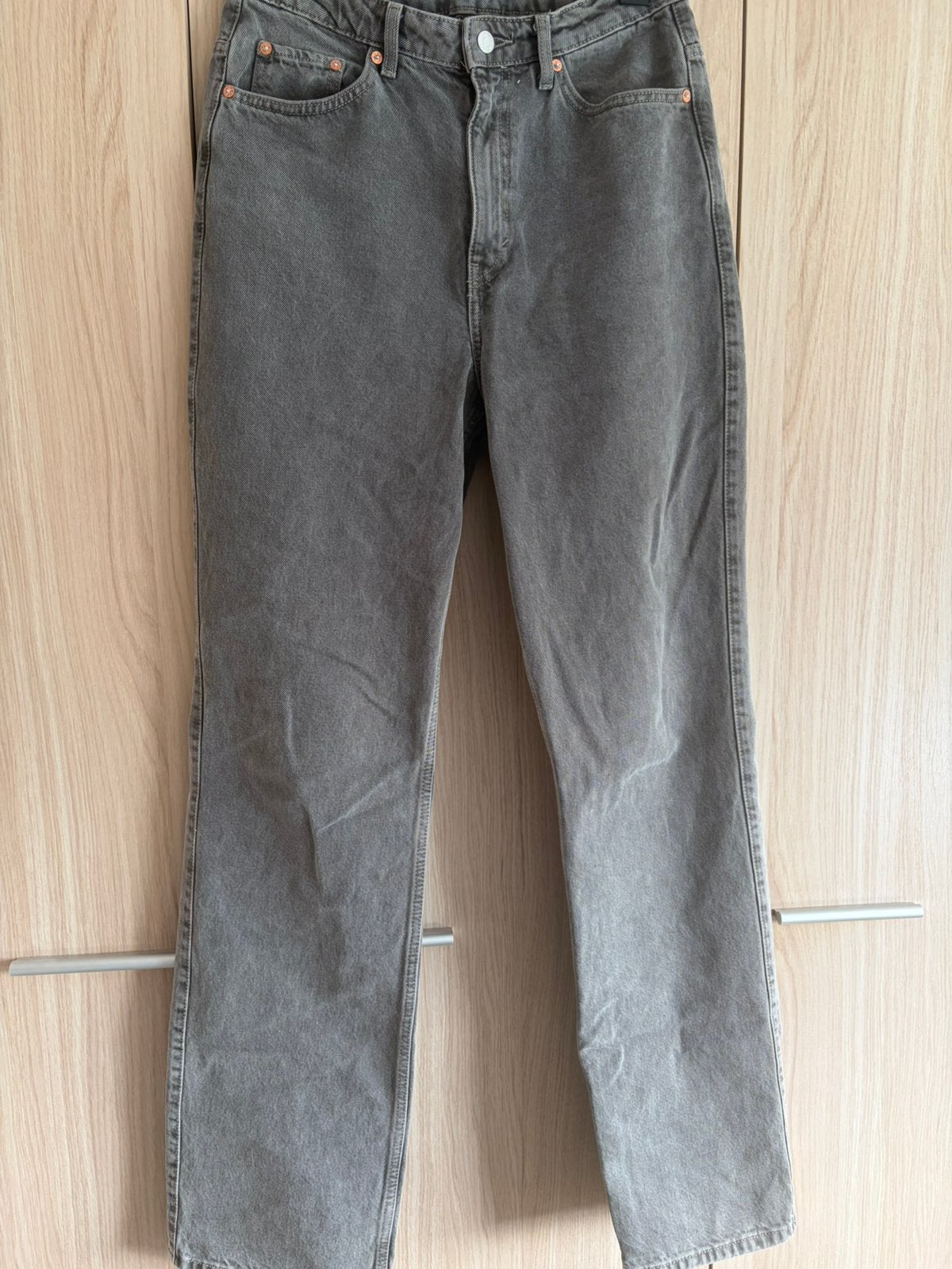 Weekday jeans, Kleding | Dames, Ophalen, Zo goed als nieuw, Grijs, W30 - W32 (confectie 38/40)
