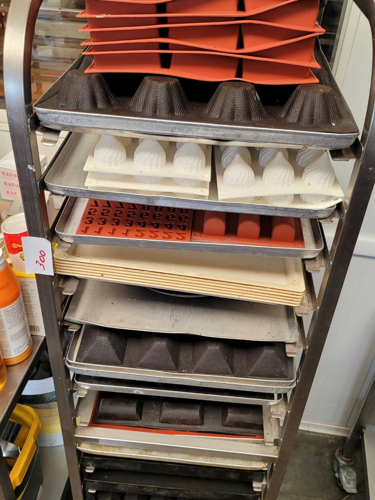 bakkerijmateriaal, Ophalen