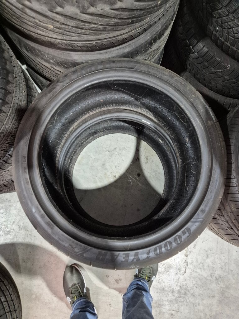 2x Goodyear Eagle F1 275 30 R20, Véhicule de tourisme, Pneu(s), Enlèvement, Utilisé