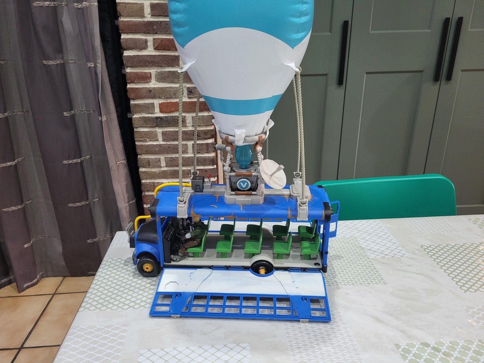 Fortnite battlebus, Ophalen of Verzenden