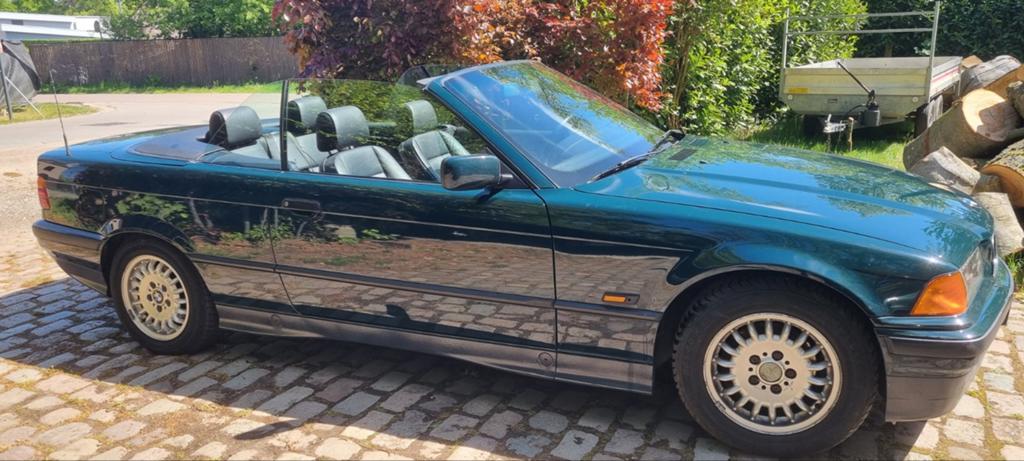 BMW 318i cabrio 1996 oldtimer, Auto's, BMW, 4 zetels, Achterwielaandrijving, Zwart, 4 cilinders