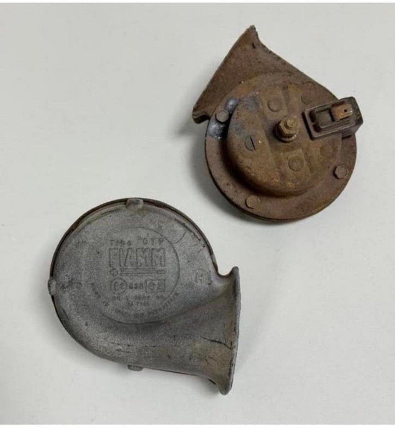 2X BMW Tipo claxon toeter FIAMM E2 838 e2 CH5 0602 01 A 7341, Motoren, Ophalen of Verzenden