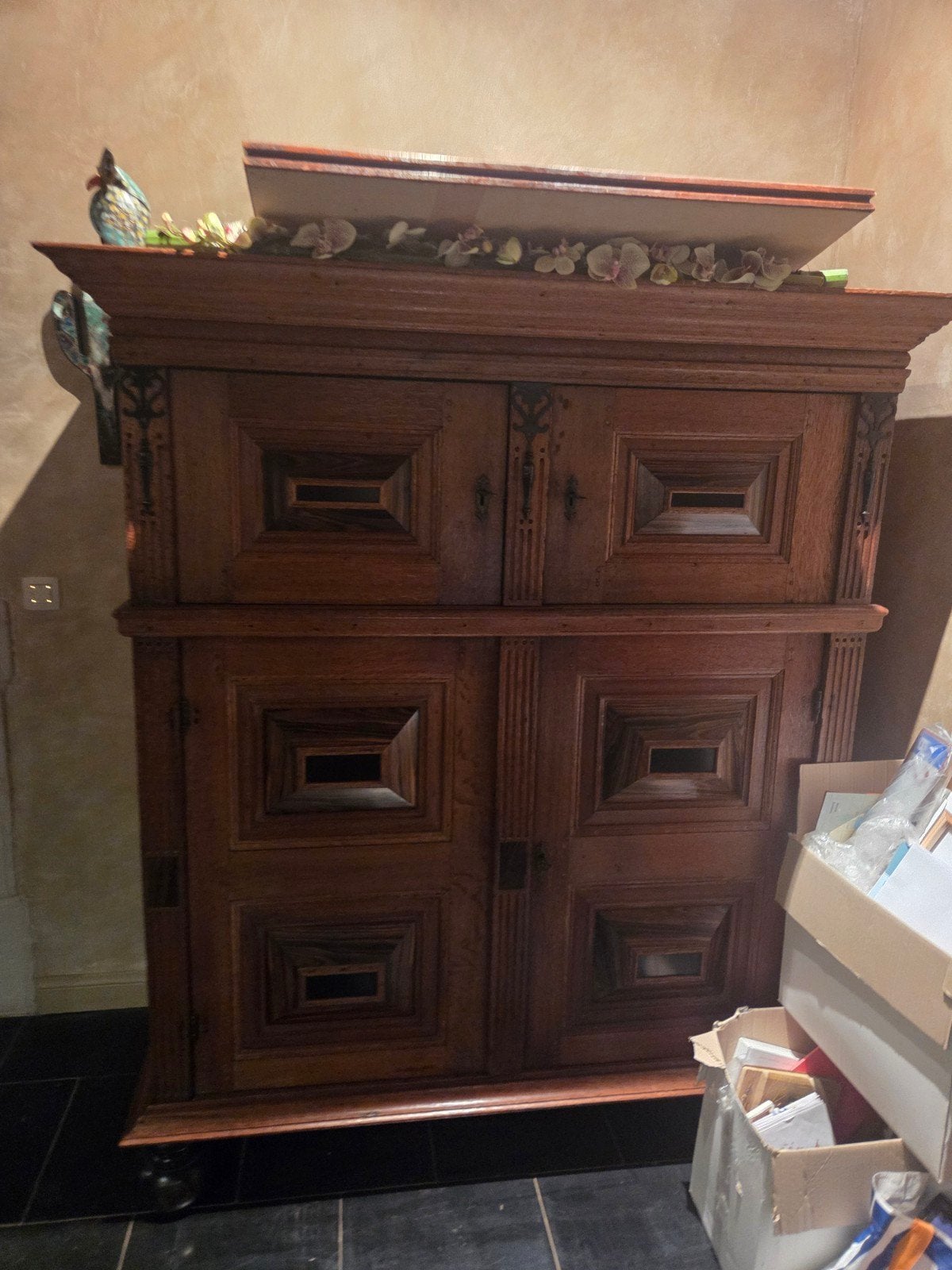 Grote klassieke Mechelse kast – prachtige houten buffetkast, Ophalen