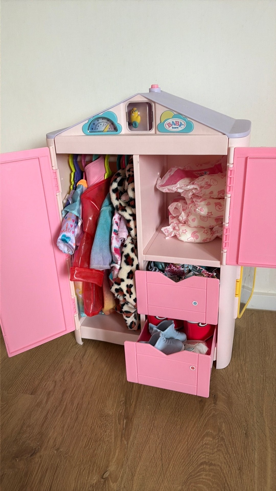 Kleerkast Baby Born met 10tal outfits, Kinderen en Baby's, Kinderkamer | Commodes en Kasten, Ophalen, Zo goed als nieuw