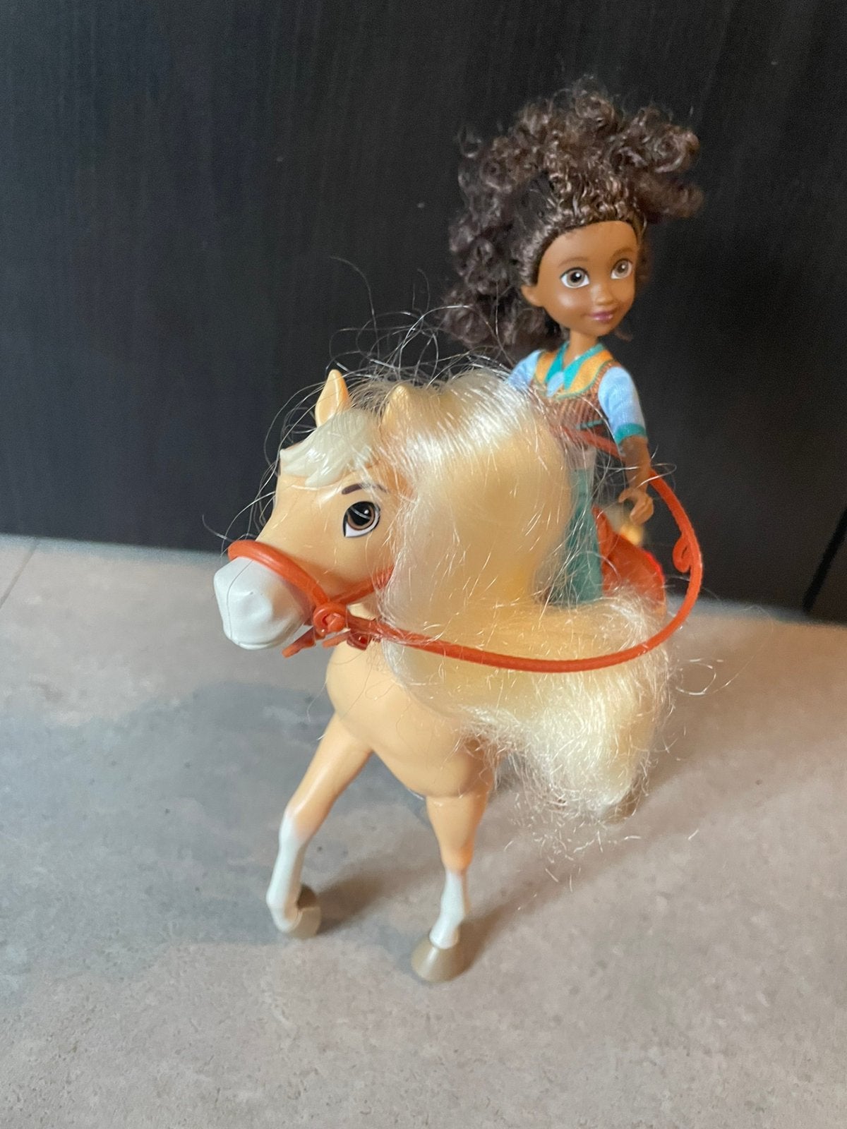 Poupée style barbie spirit apo et chica linda, Enlèvement, Utilisé