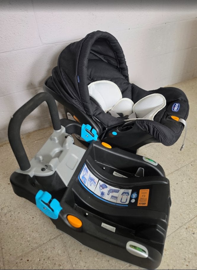Siège-auto bébé Chicco 0–13 kg + base voiture + réducteur, Utilisé, Isofix, 0 à 13 kg, Enlèvement