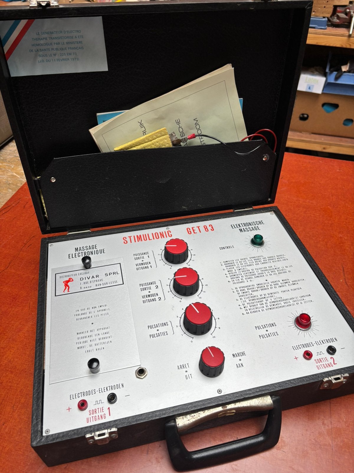 Vintage Stimulionic GET 83 elektrotherapie / massageapparaat, Enlèvement, Comme neuf, Appareil