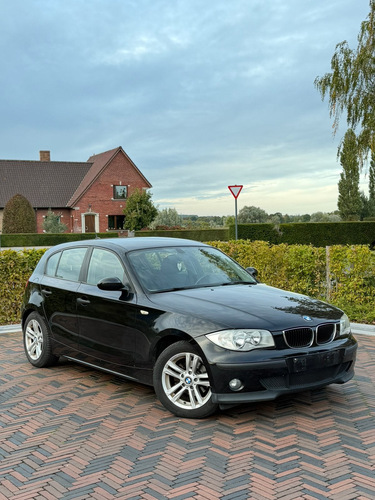 Climatisation à essence BMW Série 1 à hayon + inspection, Autos, Achat, Noir, 5 portes, Particulier