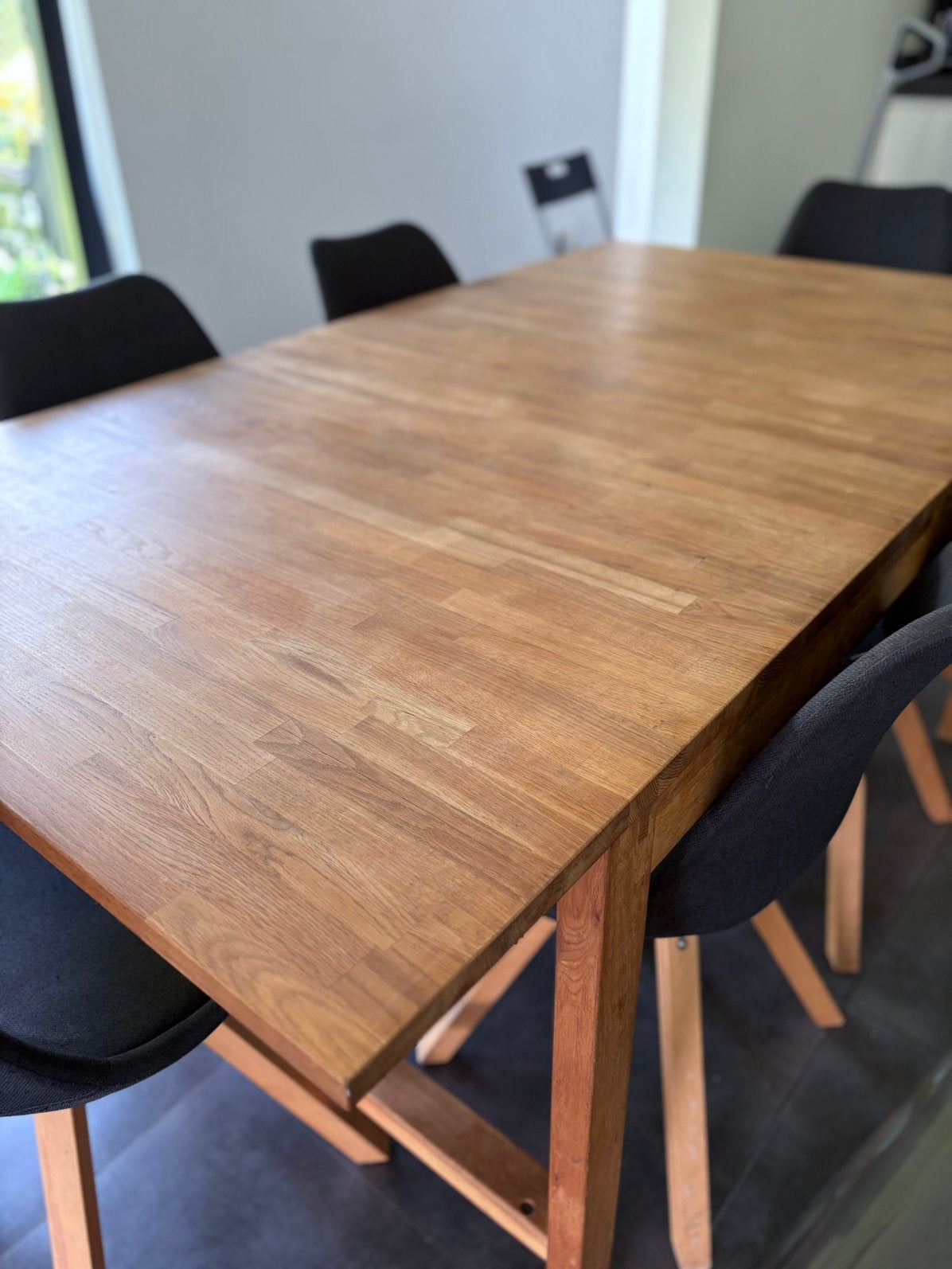 eiken eettafel met 6 zwarte stoelen, Ophalen, Zo goed als nieuw