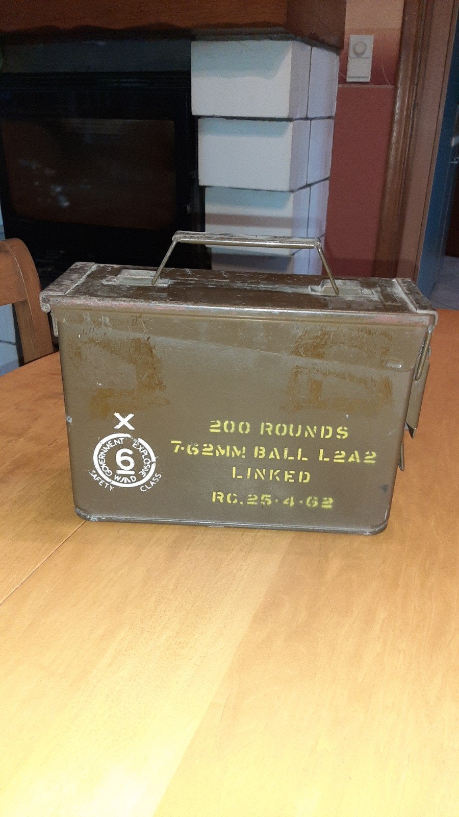 Ancienne boîte à munitions, Collections, Enlèvement