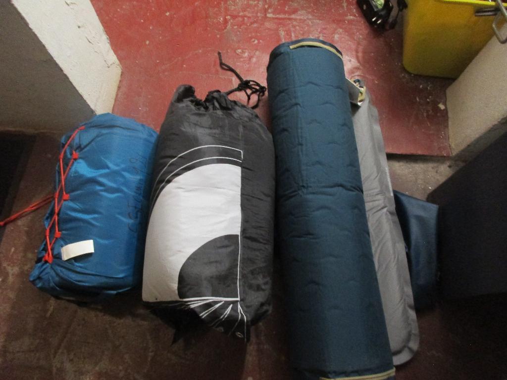 camping   matras  quechua, Caravans en Kamperen, Luchtbedden, Ophalen