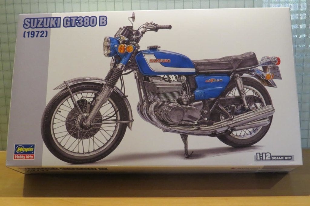 Suzuki GT380 1972 1:12 bouwdoos 21505, Neuf, Autres marques, Enlèvement ou Envoi, Plus grand que 1:32