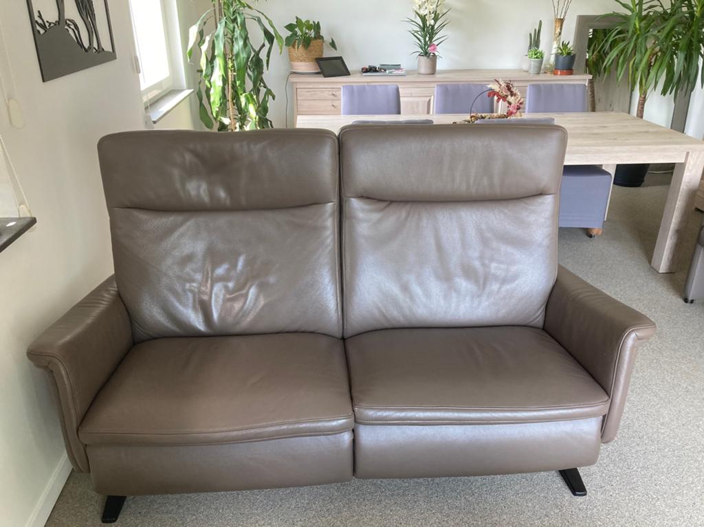 Elektrische relax 2-zit sofa in leder, Maison & Meubles, Canapés | Salons, Comme neuf, Enlèvement