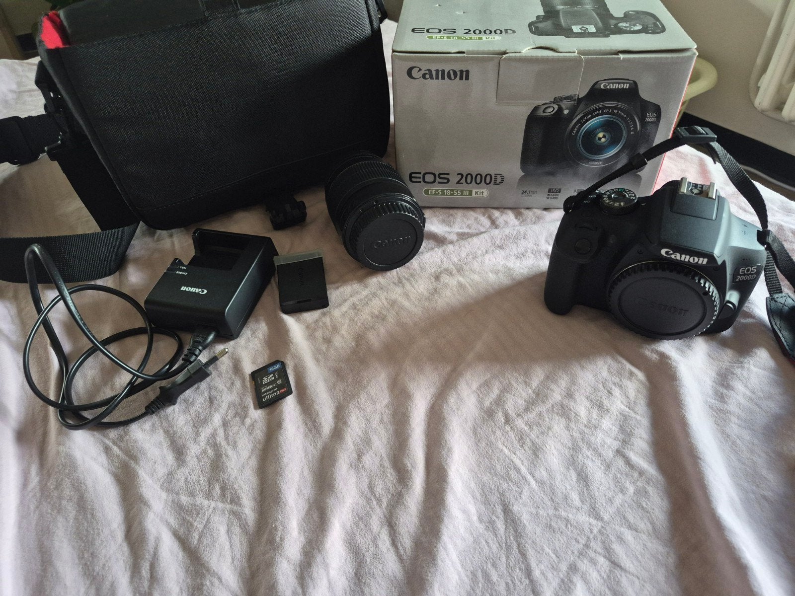 Canon EOS 2000D, Audio, Tv en Foto, Fotocamera's Digitaal, Ophalen, Spiegelreflex, Canon