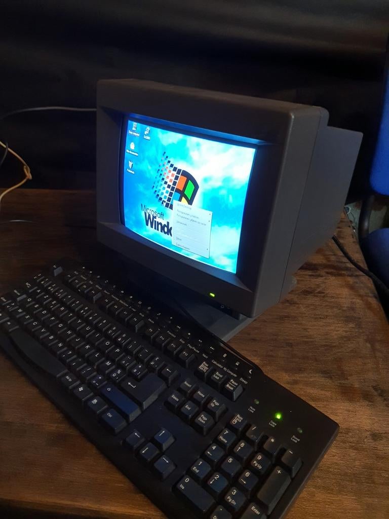 Crt 10inch vga color RARE, Ophalen