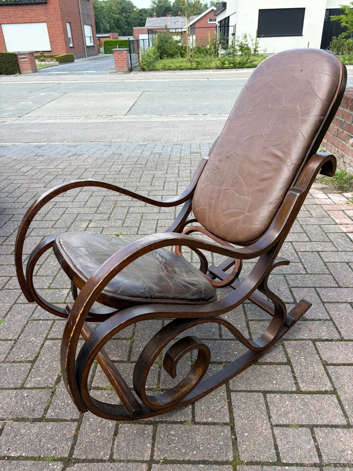 Retro schommelstoel met gebruikssporen, Ophalen