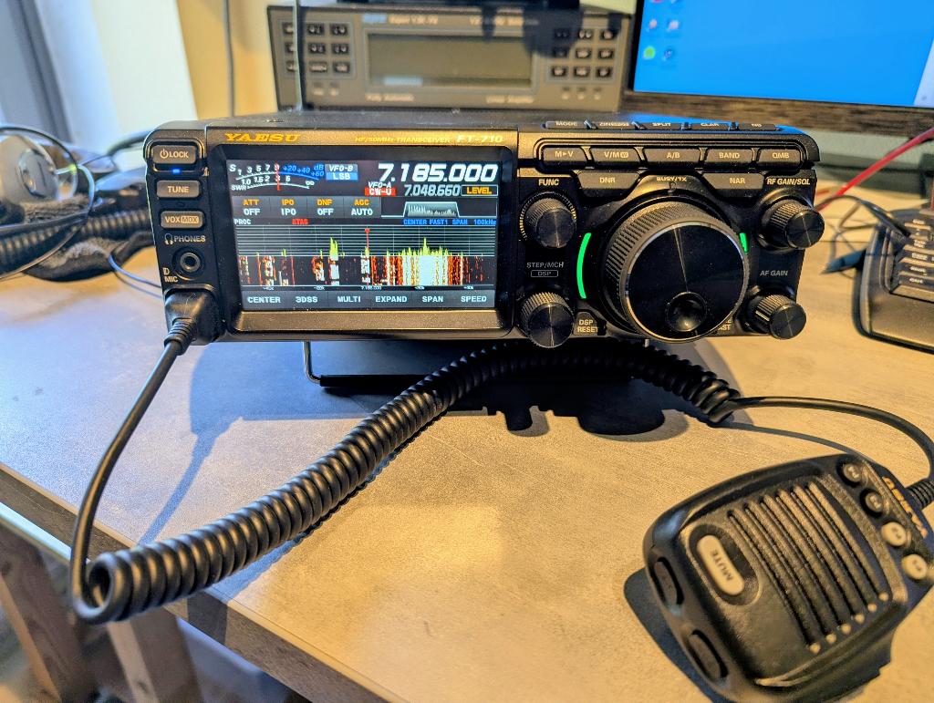 Yaesu FT-710 Field HF Transceiver, Telecommunicatie, Ophalen, Zo goed als nieuw, Zender en Ontvanger