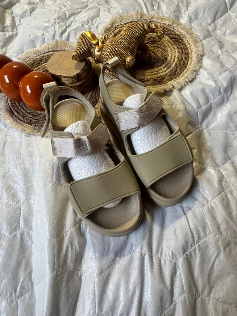 Sandale style UGG, Vêtements | Femmes, Chaussures, Enlèvement ou Envoi, Neuf