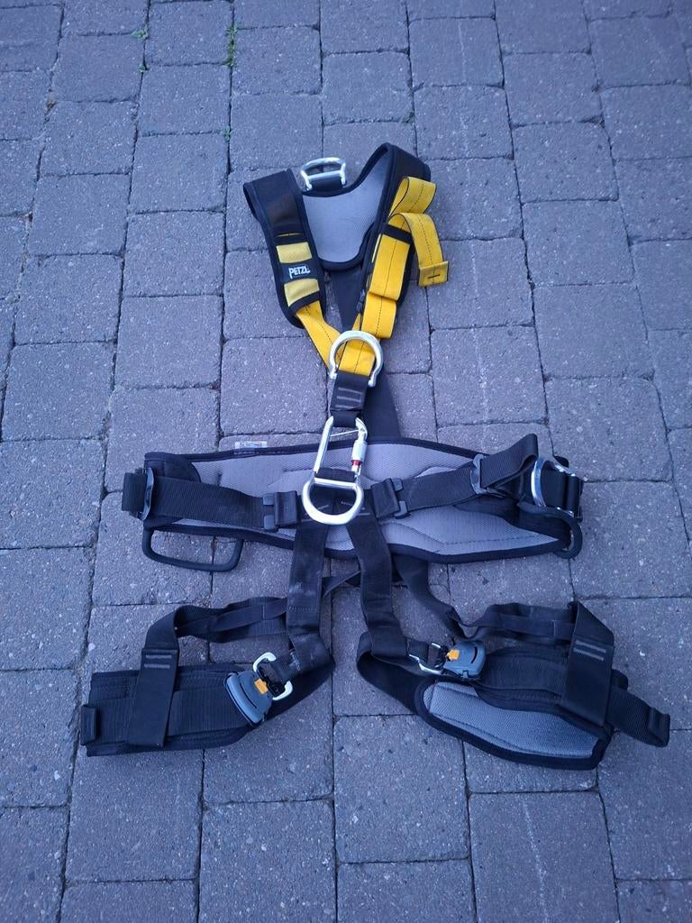 Petzl harnas (valbeveiliging), Ophalen