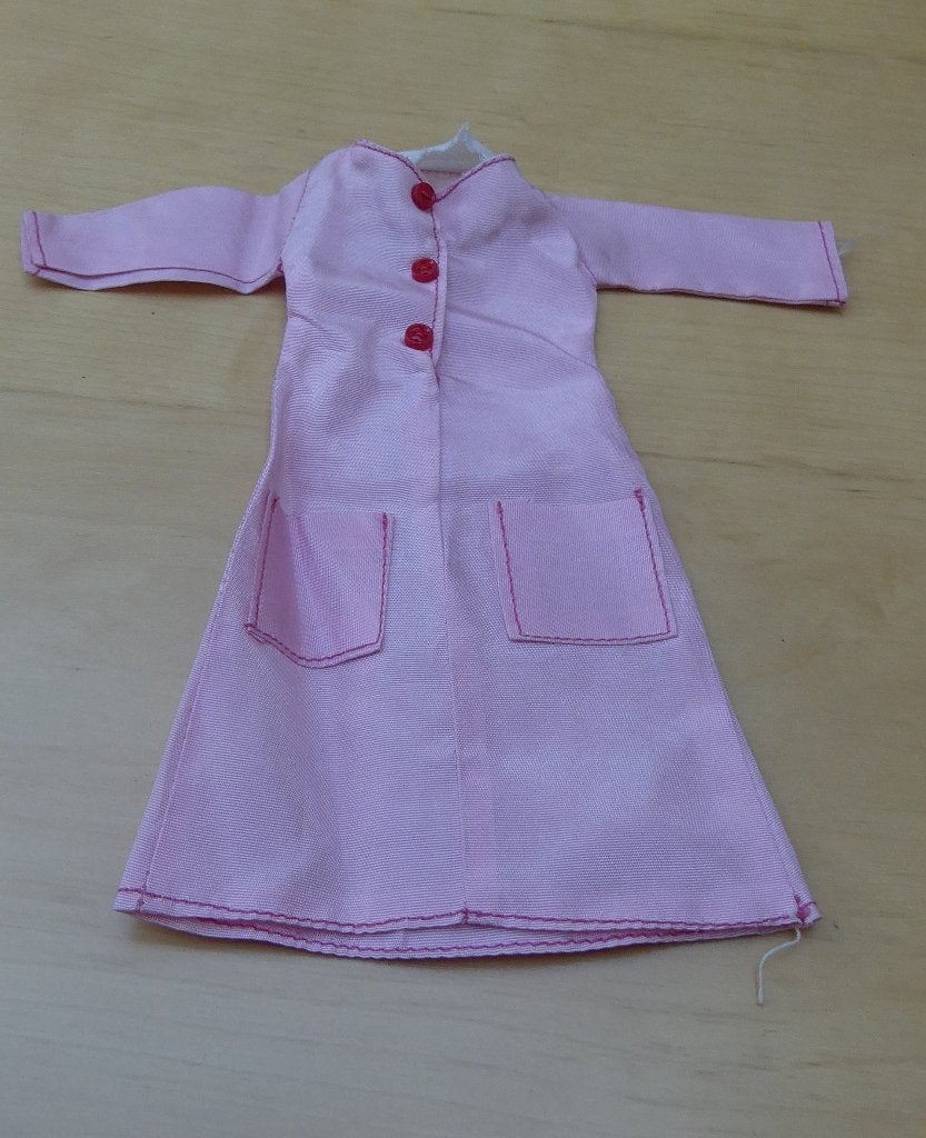2 tabliers/robes vintage roses pour Barbie/Sindy/Fleur, Enlèvement, Utilisé, Vêtements