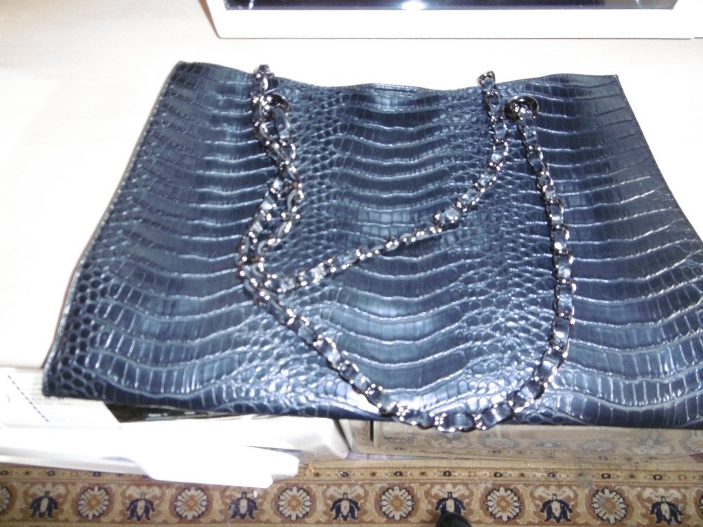 sac à main en cuir crocodile gris/violet comme neuf, Enlèvement ou Envoi, Comme neuf, Gris, Sac à main