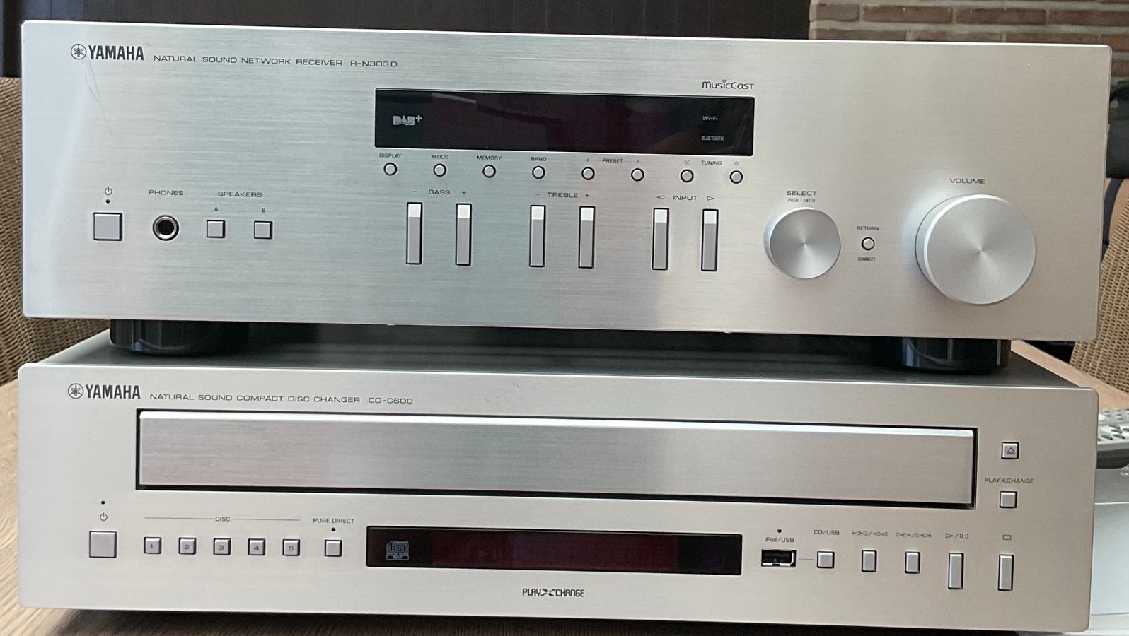 Yamaha network receiver R-N. 303 D, Ophalen of Verzenden, Zo goed als nieuw, 60 tot 120 watt, Yamaha