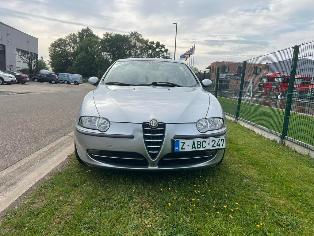 Alfa Romeo -147 1.6L  77- Kw benzine, Auto's, Alfa Romeo, Stof, Zwart, 1600 cc, Bedrijf