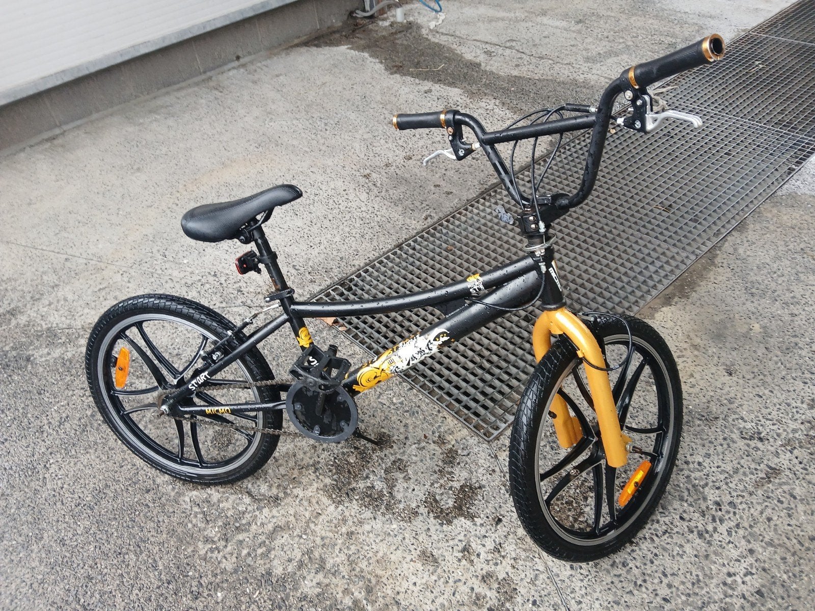 a vendre magnifique vélo bmx avec jantes a bâton état neuf, Vélos & Vélomoteurs, Enlèvement ou Envoi