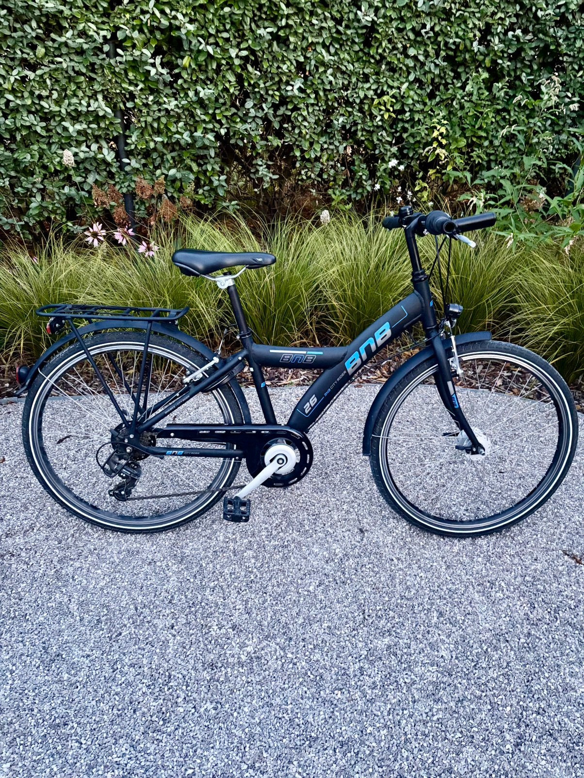 Amper gebruikte fiets met automatisch voorlamp, Fietsen en Brommers, Ophalen, Zo goed als nieuw, Velgrem
