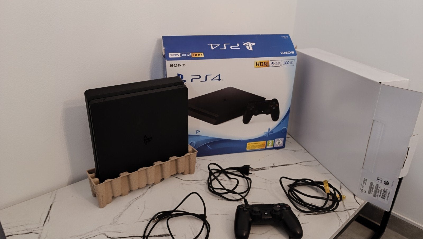 Vends PlayStation 4 Slim 500 Go - Très Bon, Enlèvement, Comme neuf, Avec 1 manette