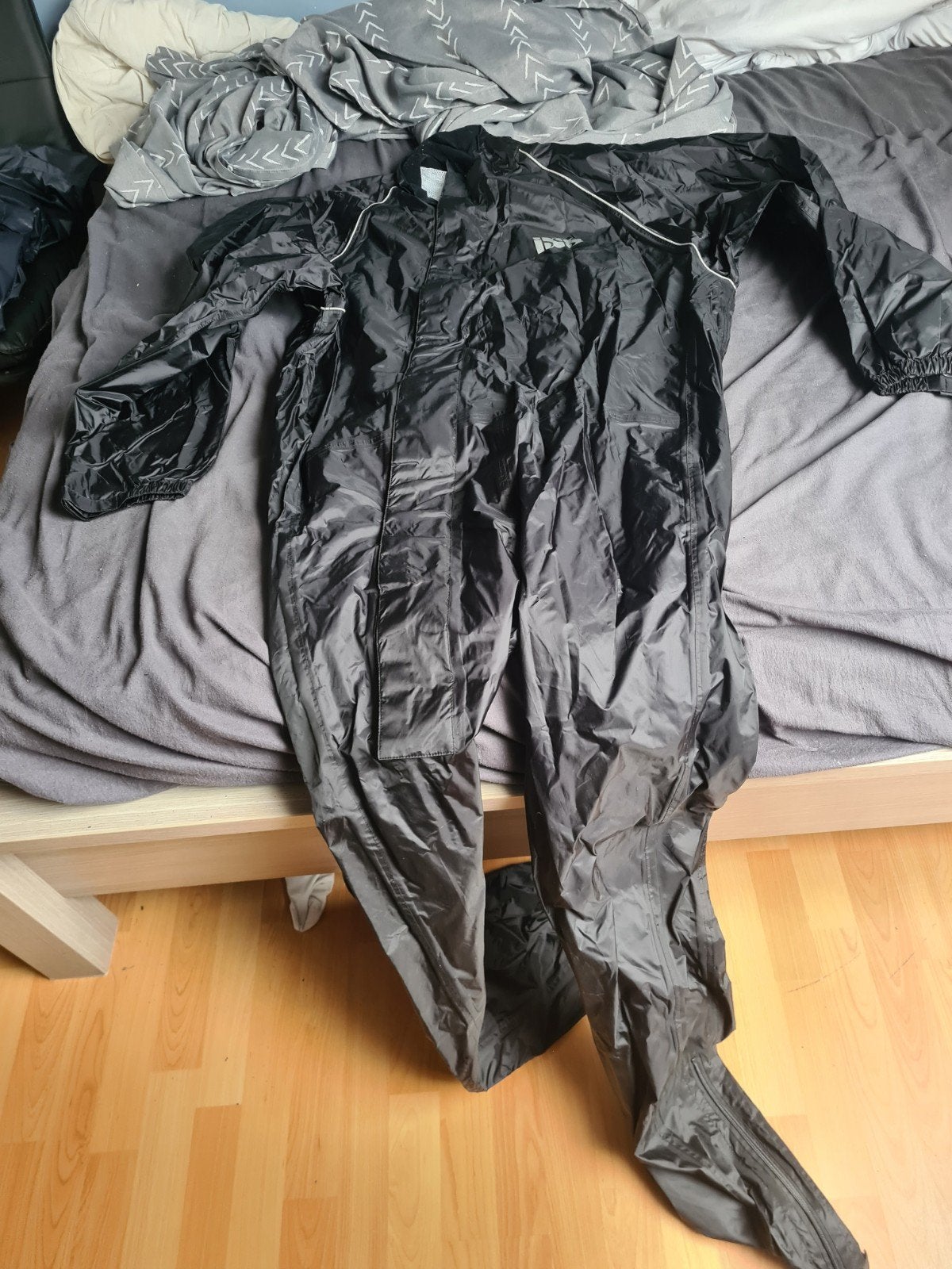 Regenkleding, Ophalen