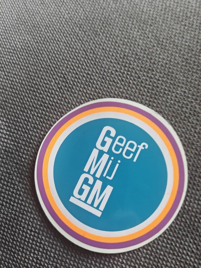 Sticker geef mij GM, Ophalen