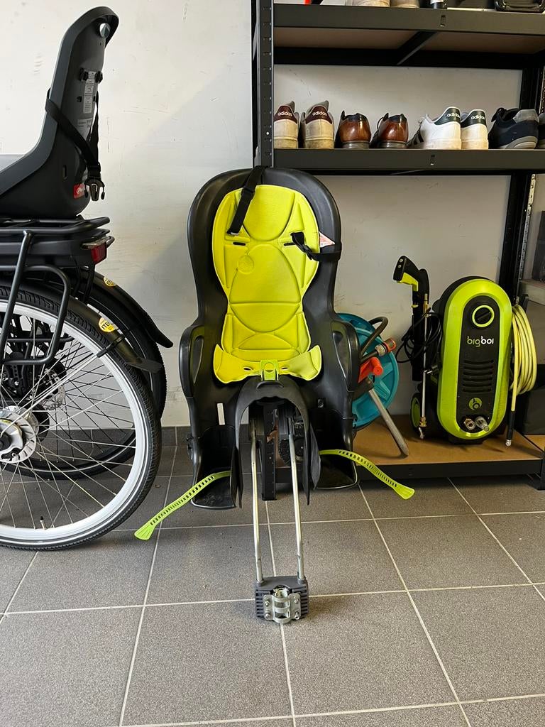 Kinderstoeltje fiets, Ophalen, Gebruikt, Achterzitje, Voetsteuntjes